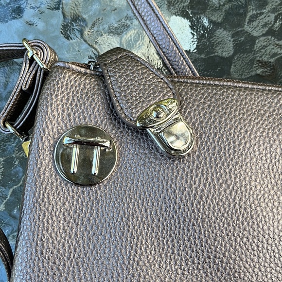 EUC Rose gold mini crossbody purse - Picture 3 of 14